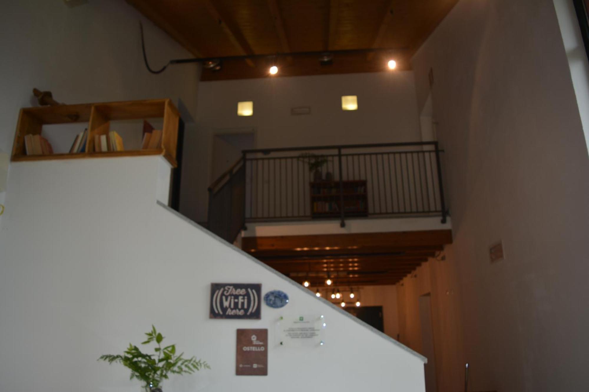 Ostello Casa Rossa Лавено-Момбело Екстериор снимка