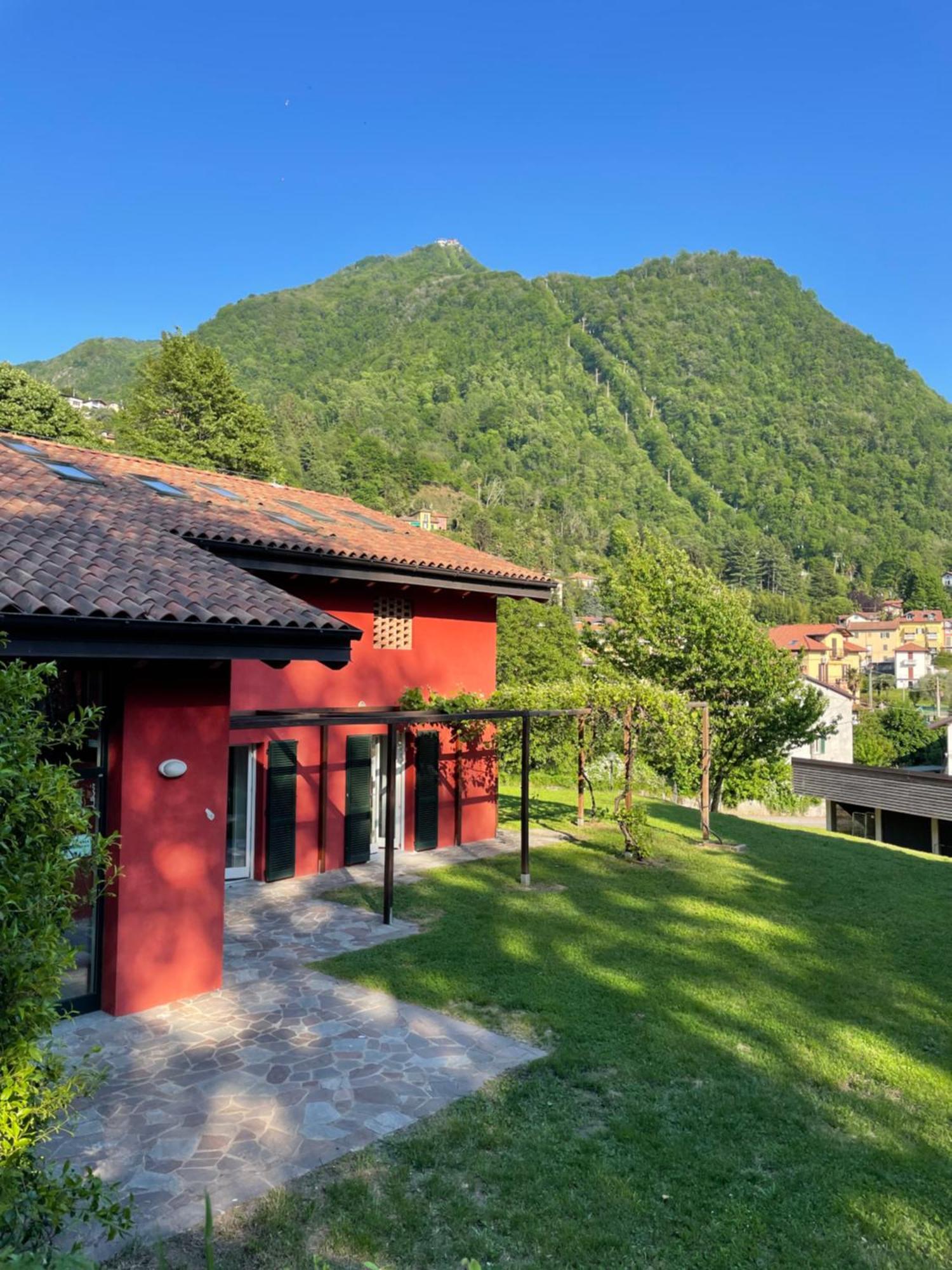 Ostello Casa Rossa Лавено-Момбело Екстериор снимка