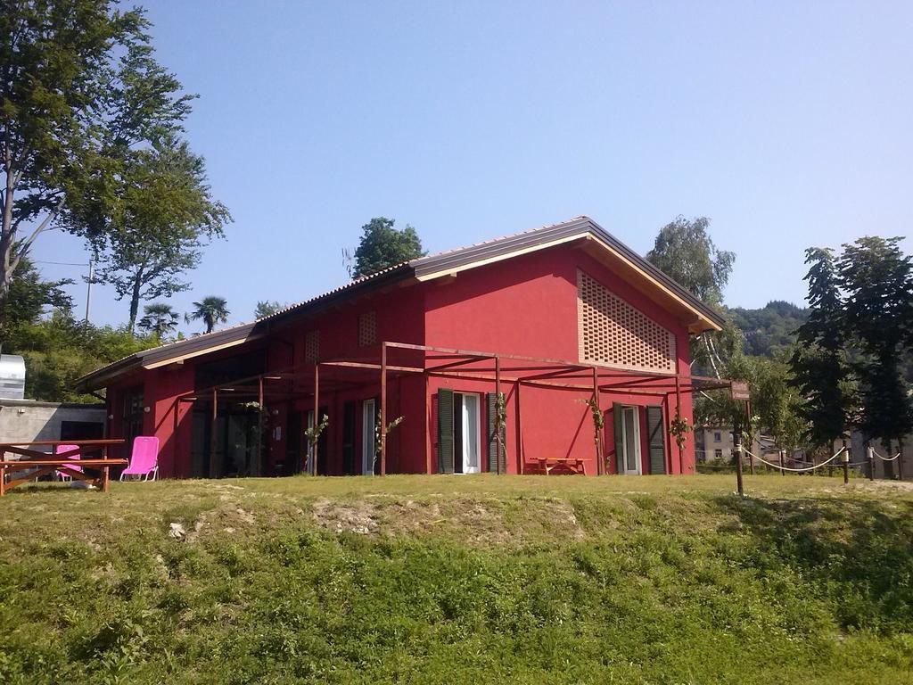 Ostello Casa Rossa Лавено-Момбело Екстериор снимка