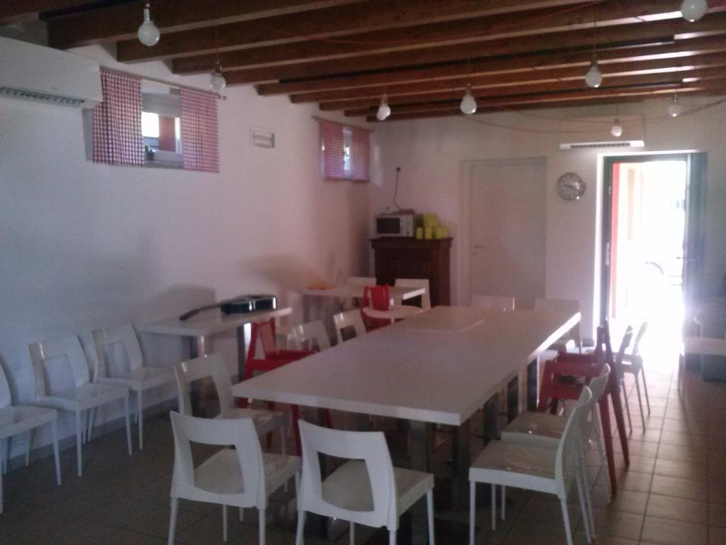 Ostello Casa Rossa Лавено-Момбело Екстериор снимка